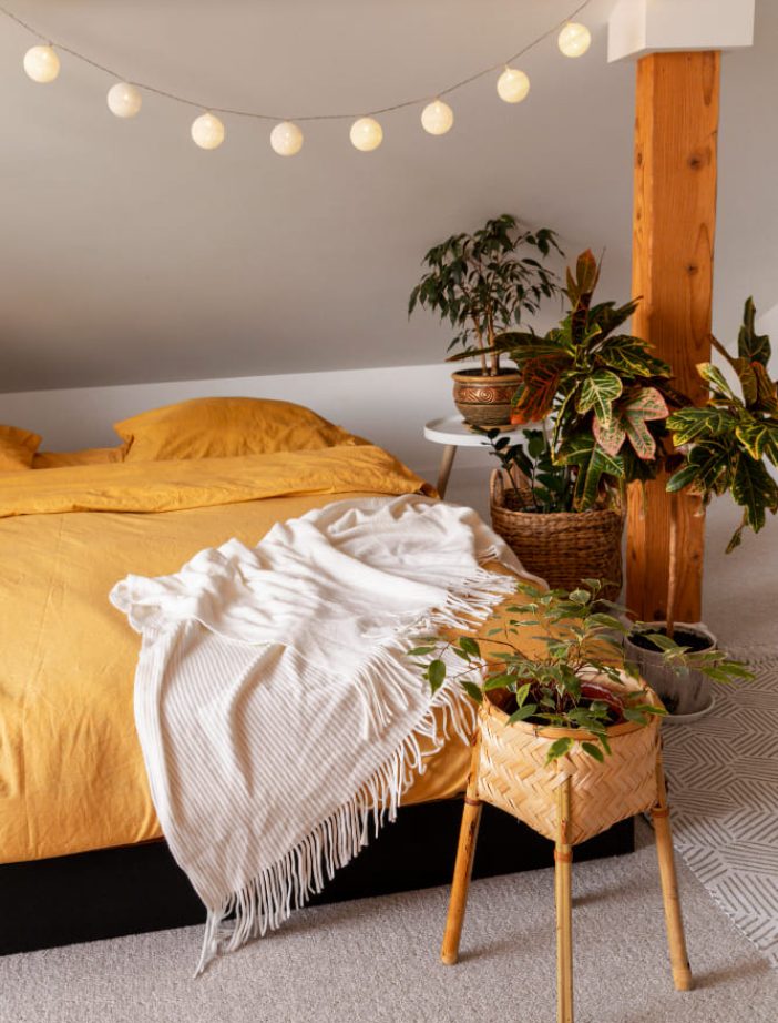 minimalist-bedroom-interior-design-with-plants